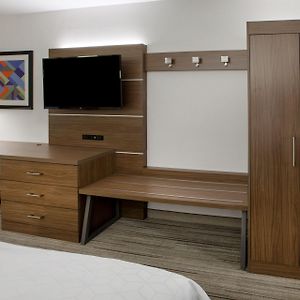King Suite Hearing accessible